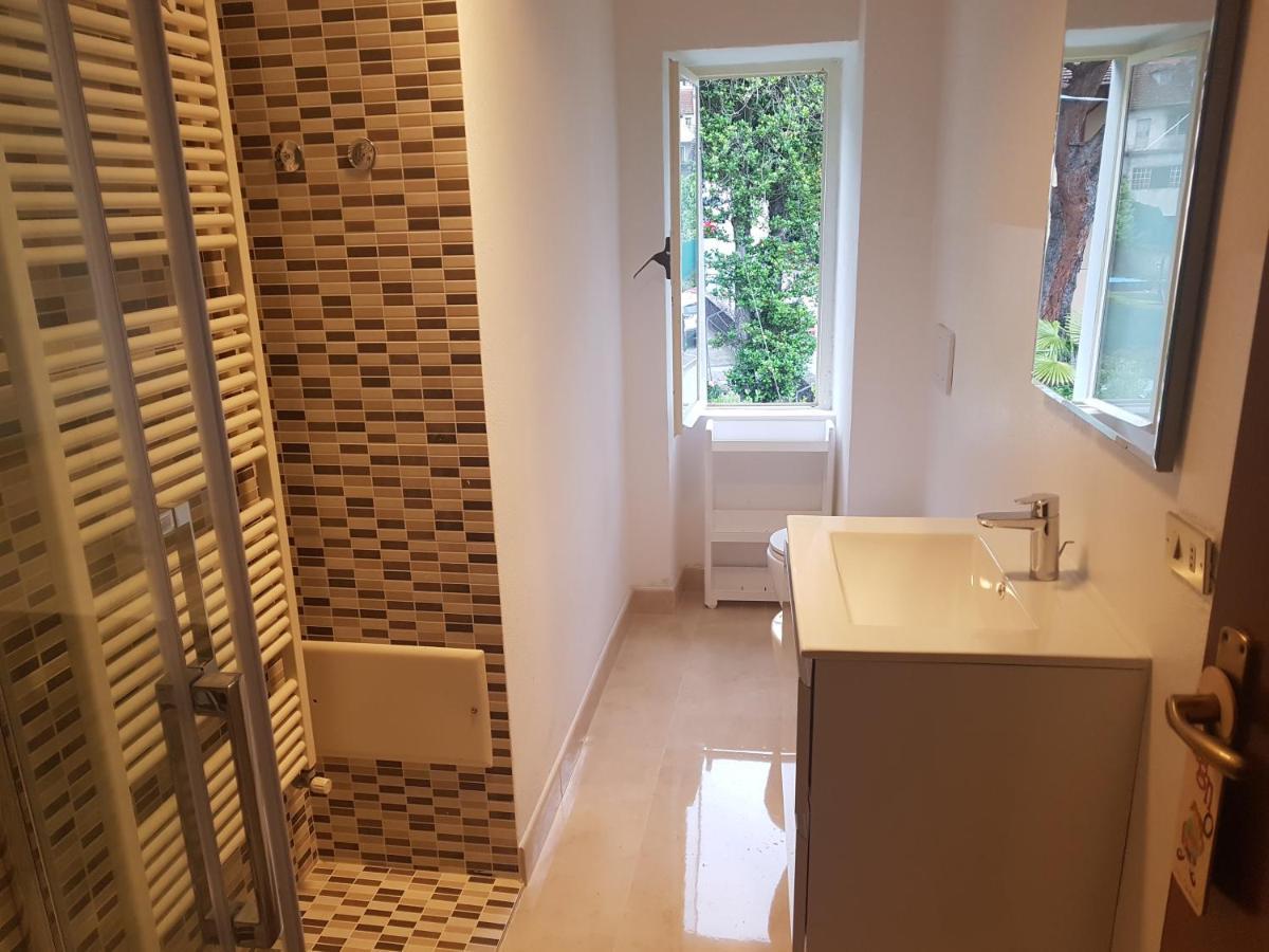 Cardano Close To Every Destination Apartment